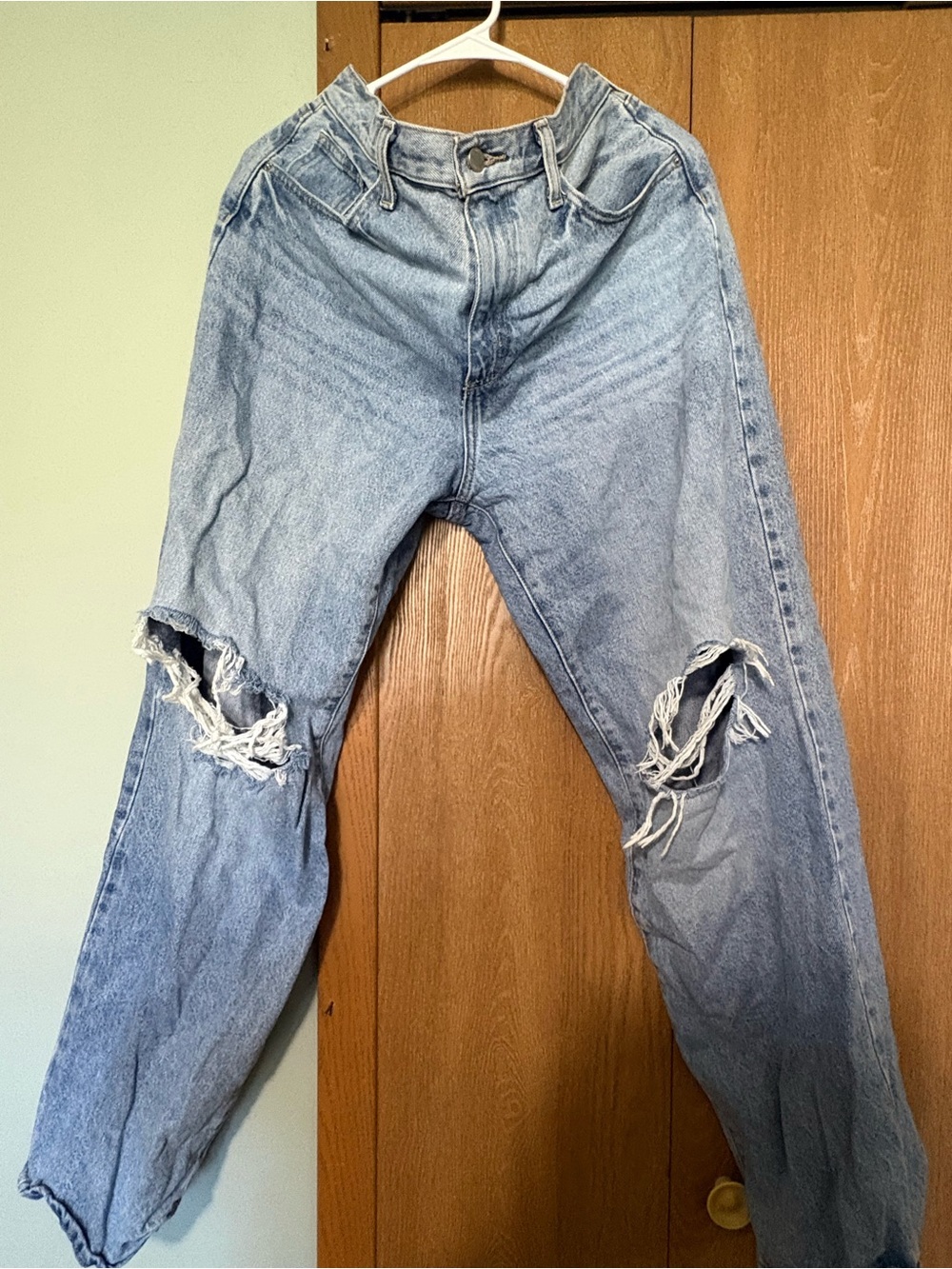 Universal Thread Light Blue Distressed Relaxed Jeans